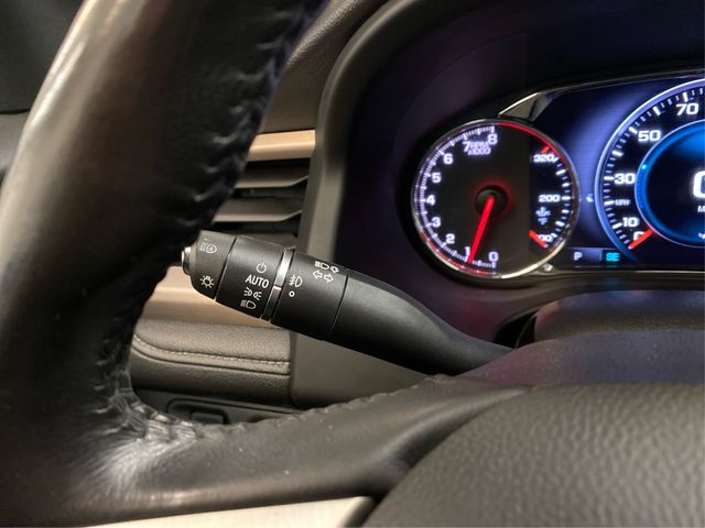 Vehicle image 28 of 30