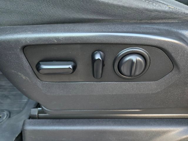 Vehicle image 20 of 30