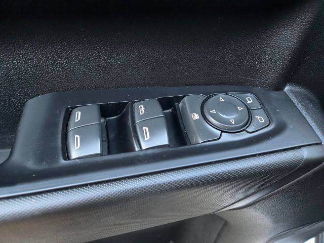Vehicle image 19 of 30