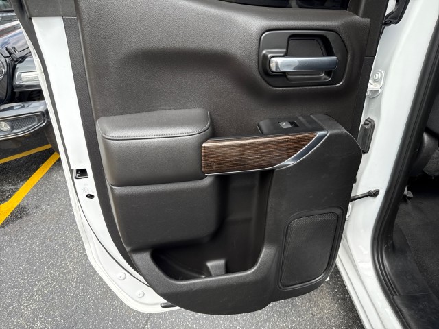 Vehicle image 34 of 45