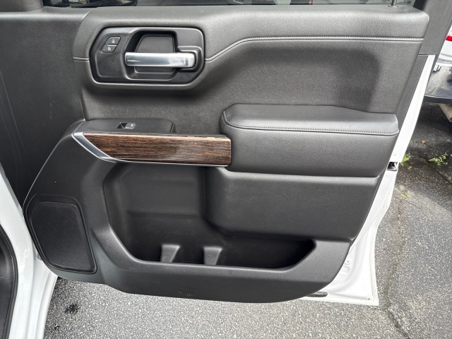 Vehicle image 33 of 45