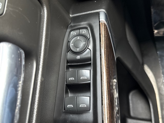 Vehicle image 41 of 45