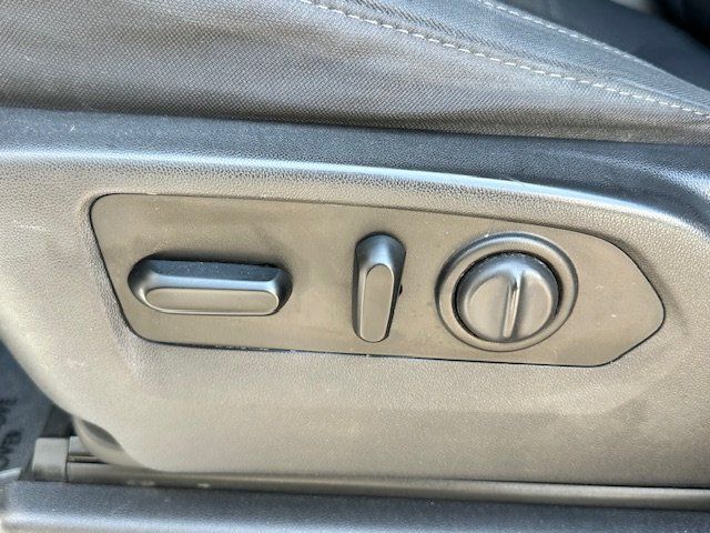 Vehicle image 31 of 37