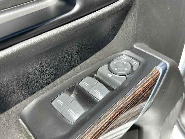 Vehicle image 29 of 37