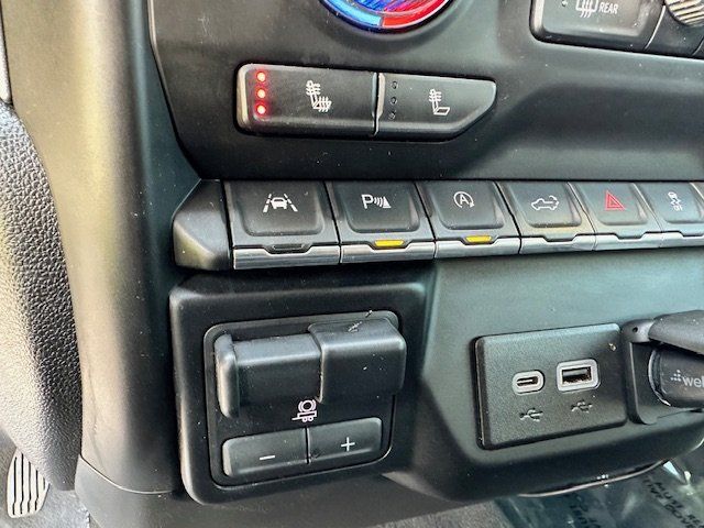 Vehicle image 25 of 37