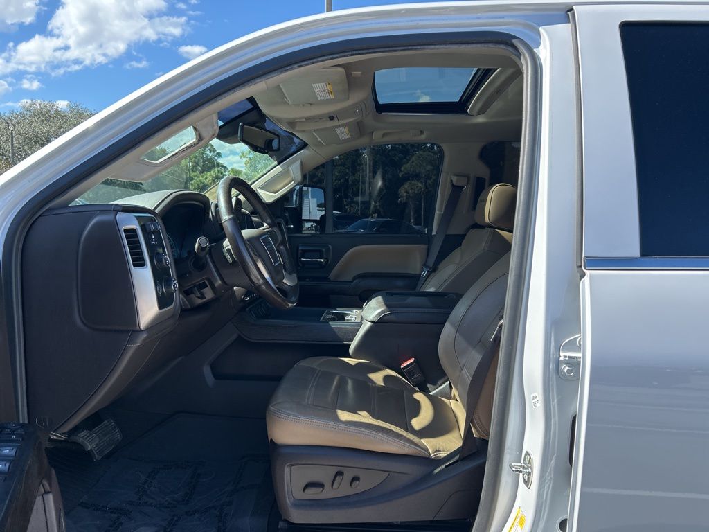 2019 GMC Sierra 2500HD Denali Image 36 of 45