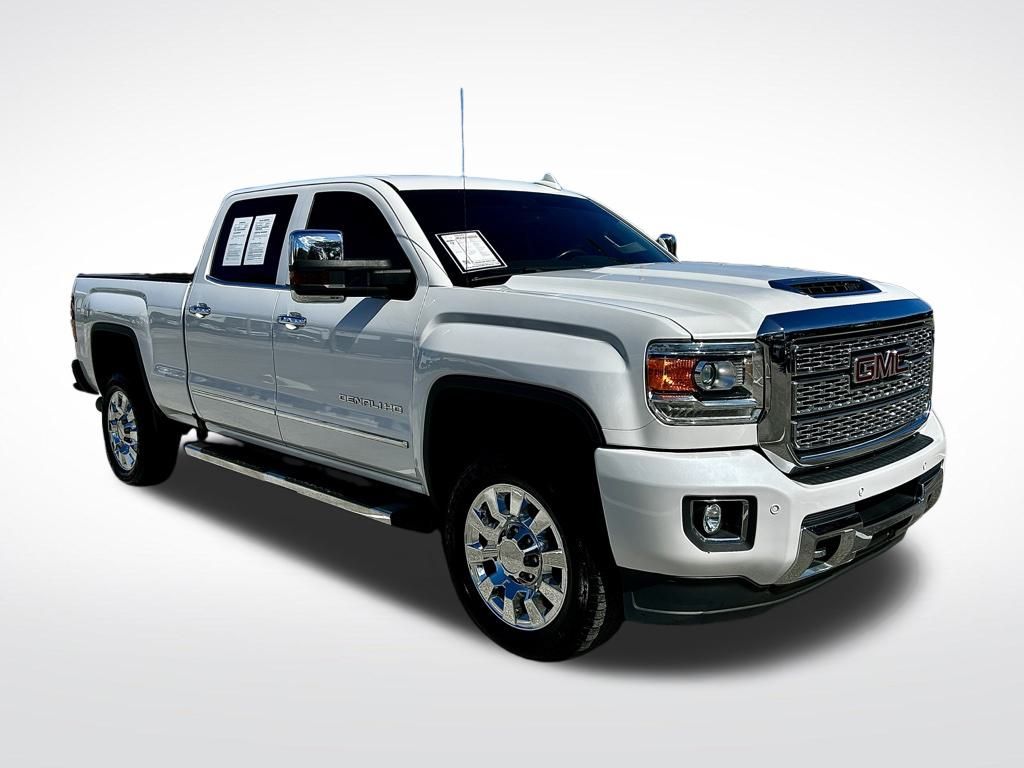 2019 GMC Sierra 2500HD Denali Image 3 of 45