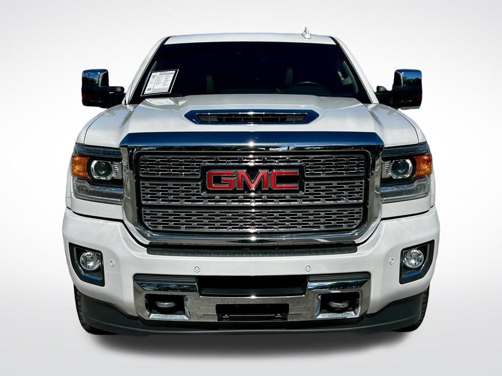 2019 GMC Sierra 2500HD Denali Image 2 of 45