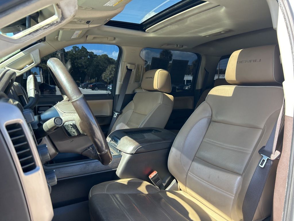 2019 GMC Sierra 2500HD Denali Image 12 of 45