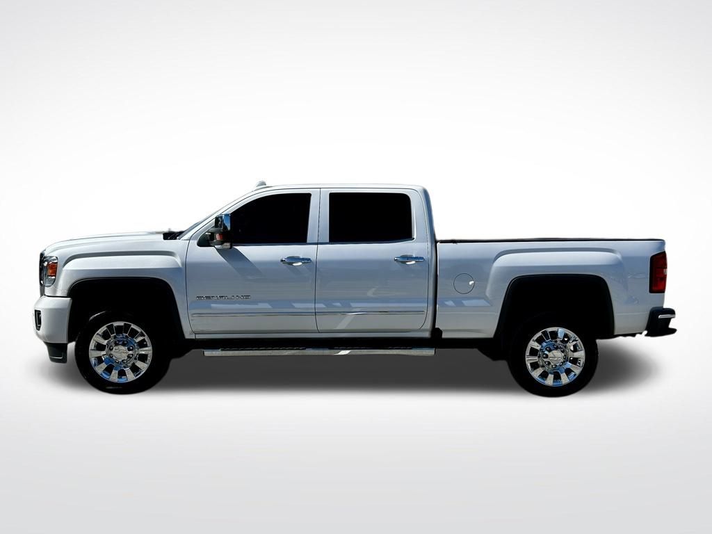 2019 GMC Sierra 2500HD Denali Image 8 of 45