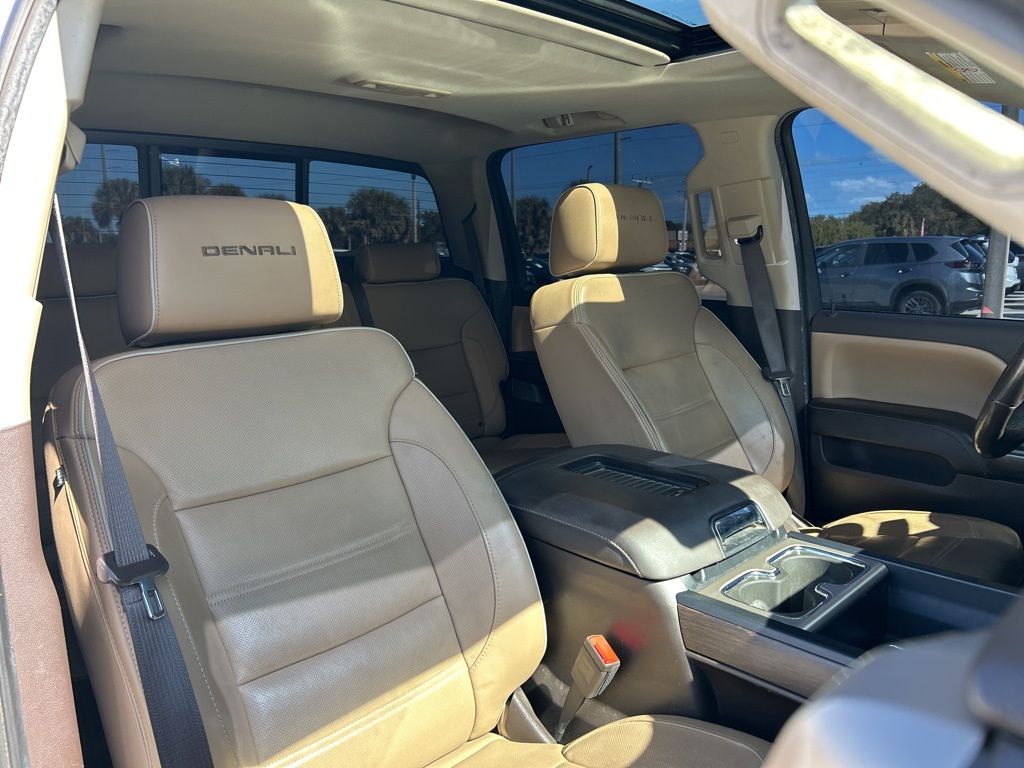 2019 GMC Sierra 2500HD Denali Image 13 of 45