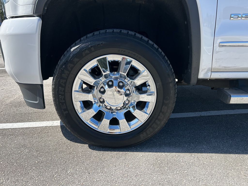 2019 GMC Sierra 2500HD Denali Image 9 of 45