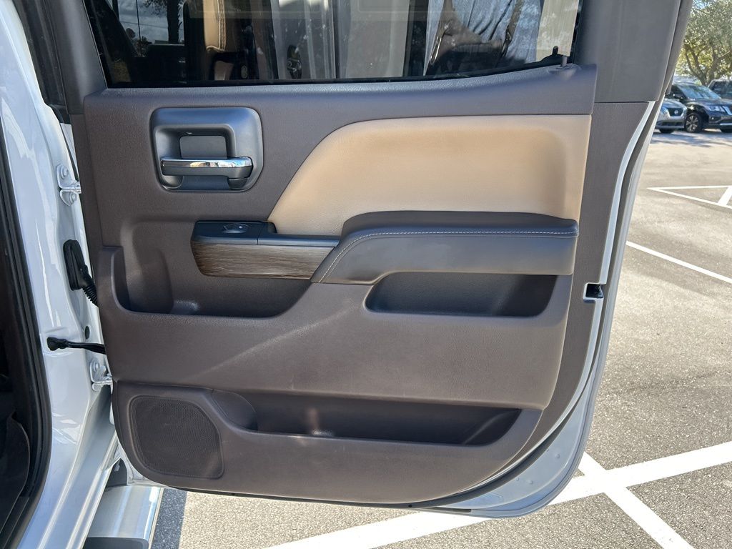 2019 GMC Sierra 2500HD Denali Image 28 of 45