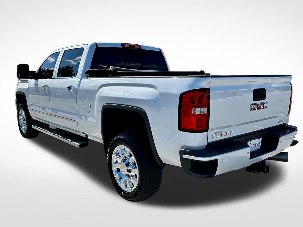 2019 GMC Sierra 2500HD Denali Image 7 of 45