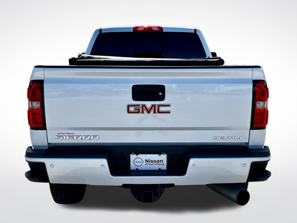 2019 GMC Sierra 2500HD Denali Image 6 of 45