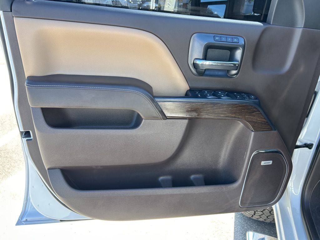 2019 GMC Sierra 2500HD Denali Image 26 of 45