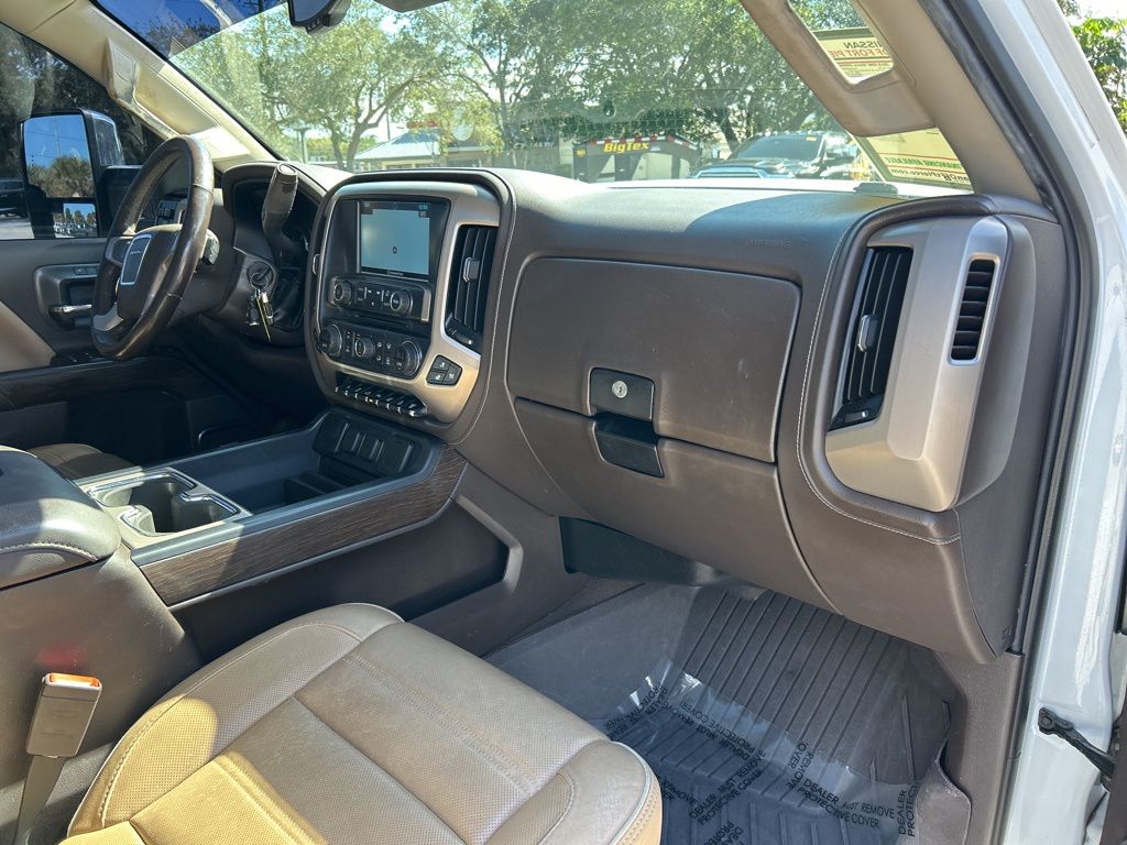 2019 GMC Sierra 2500HD Denali Image 39 of 45