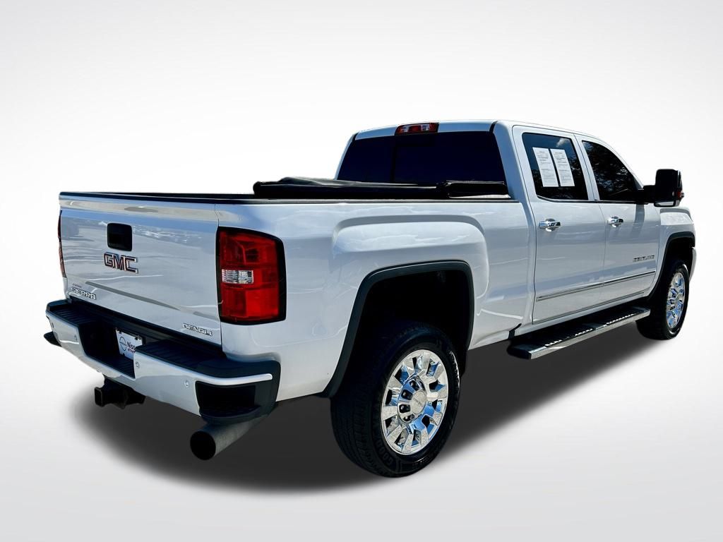 2019 GMC Sierra 2500HD Denali Image 5 of 45