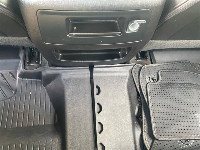Vehicle image 29 of 47
