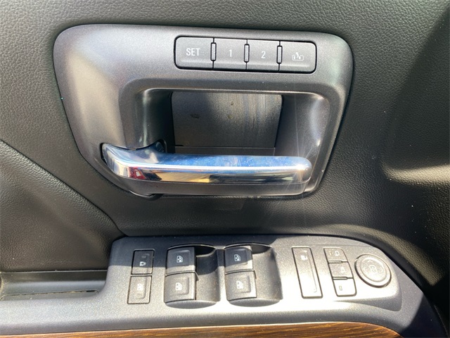 Vehicle image 17 of 47