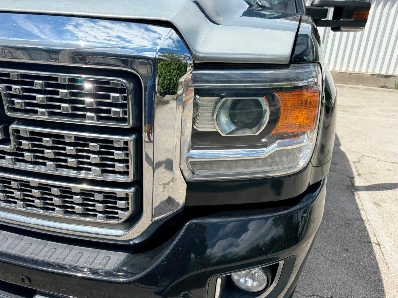 2019 GMC Sierra 2500HD Denali Image 30 of 45