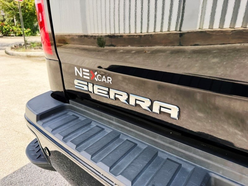 2019 GMC Sierra 2500HD Denali Image 42 of 45