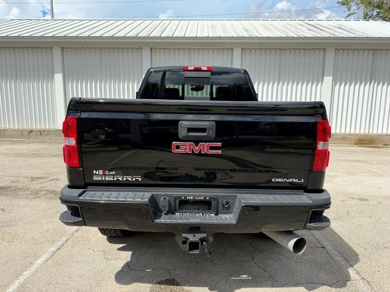 2019 GMC Sierra 2500HD Denali Image 6 of 45