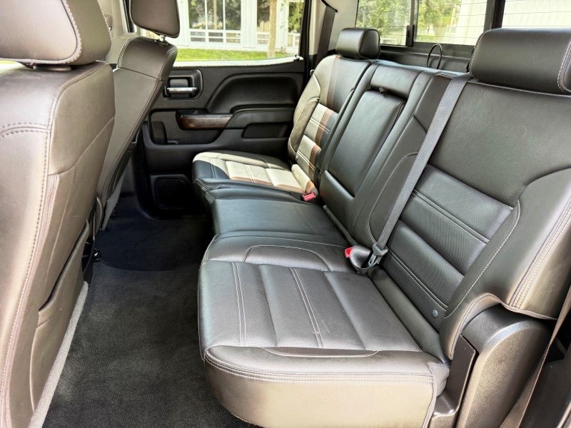 2019 GMC Sierra 2500HD Denali Image 15 of 45