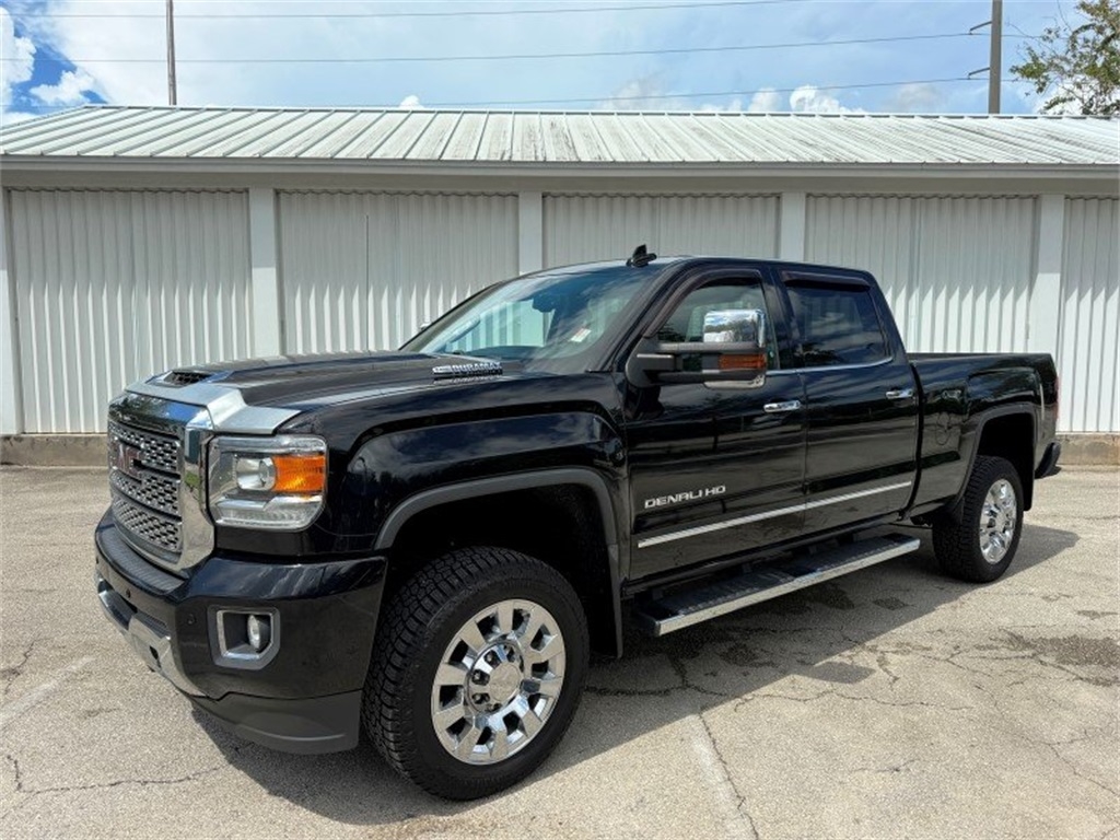 2019 GMC Sierra 2500HD Denali Image 1 of 45