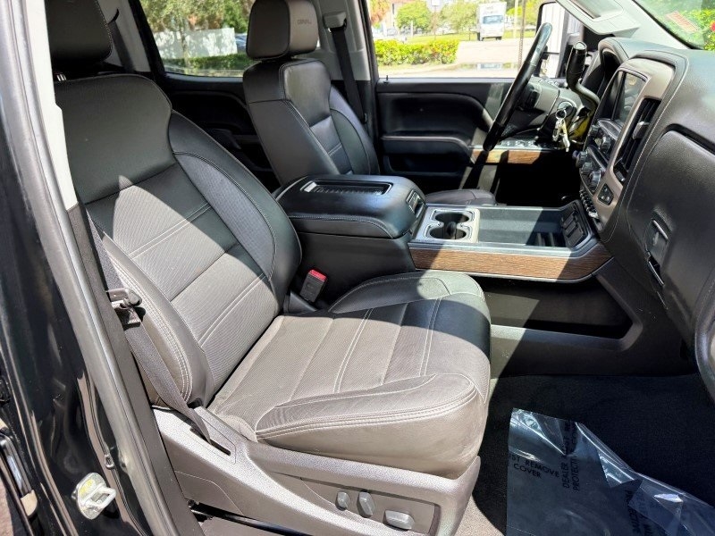2019 GMC Sierra 2500HD Denali Image 16 of 45