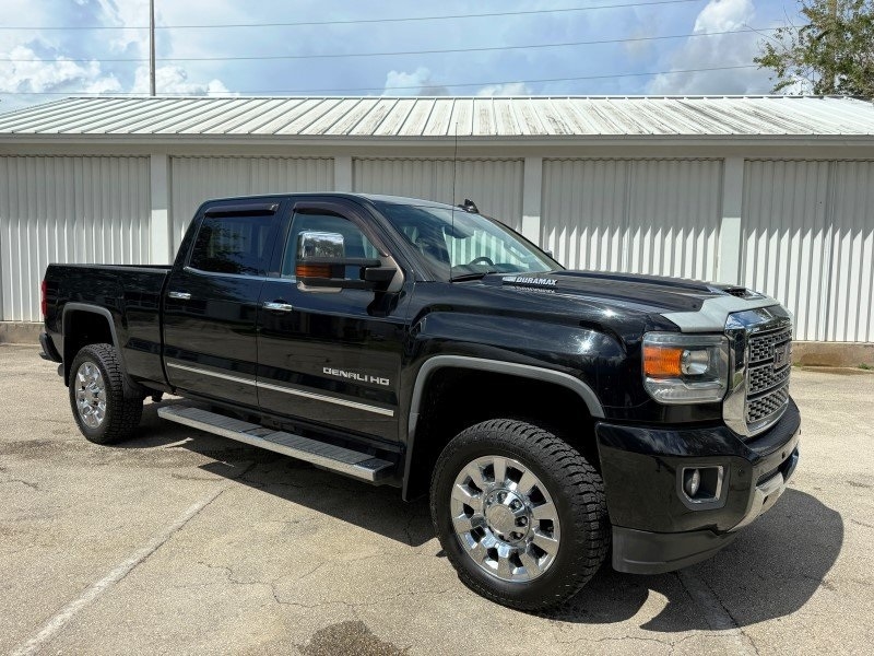 2019 GMC Sierra 2500HD Denali Image 3 of 45