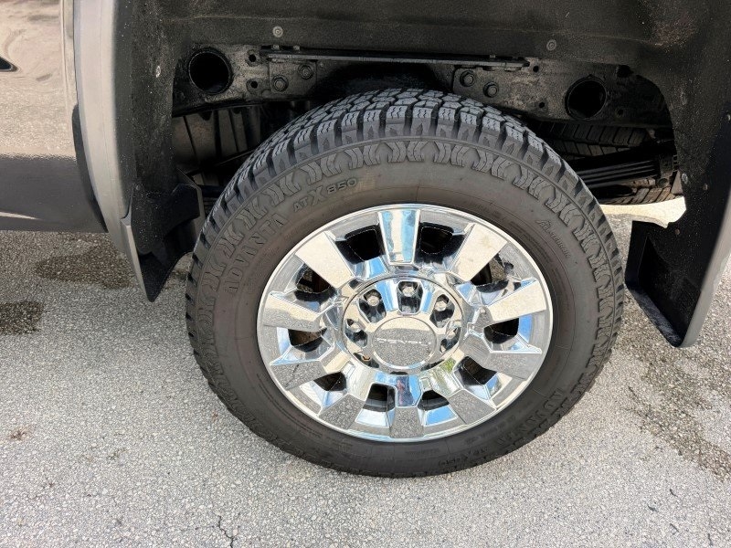 2019 GMC Sierra 2500HD Denali Image 11 of 45