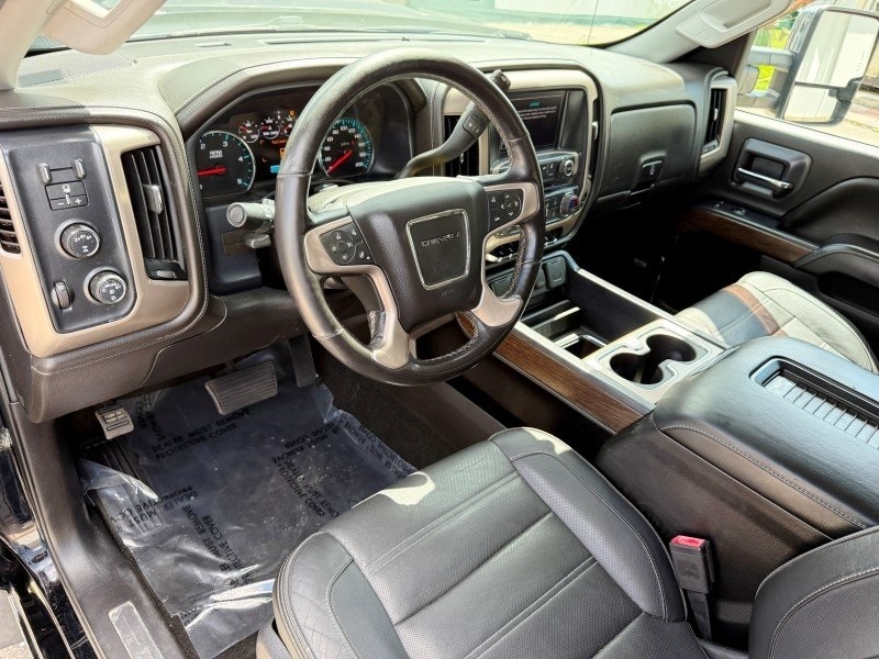 2019 GMC Sierra 2500HD Denali Image 20 of 45
