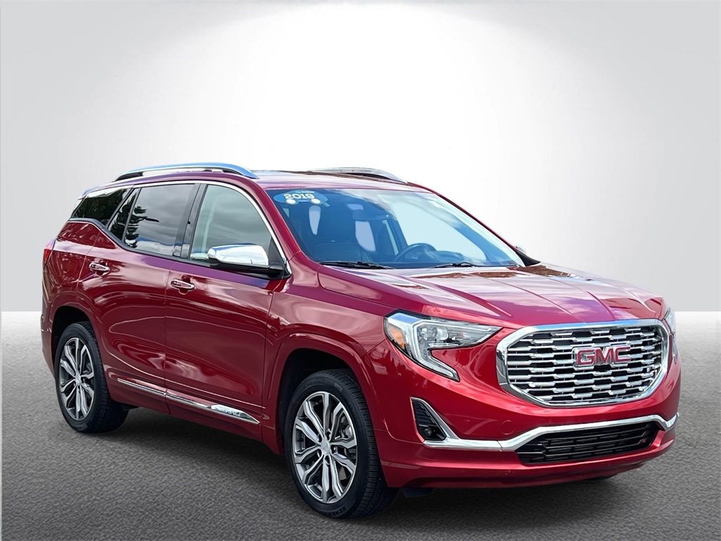 2019 GMC Terrain Denali Image 2 of 26