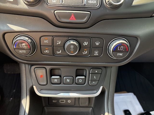 Vehicle image 17 of 30