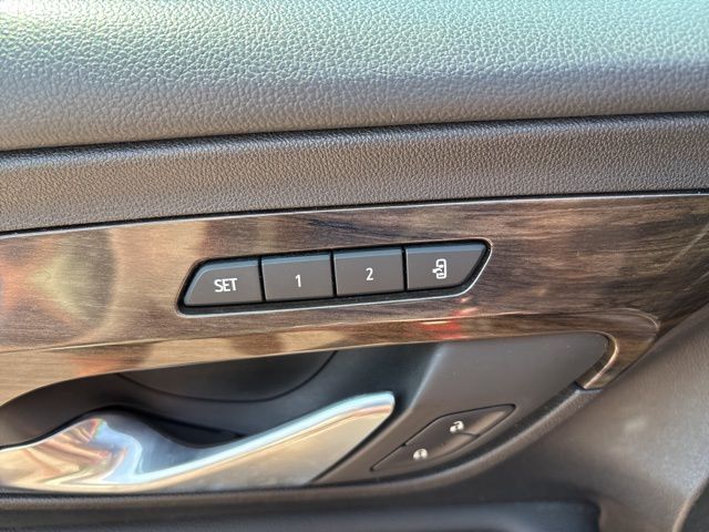 Vehicle image 12 of 30