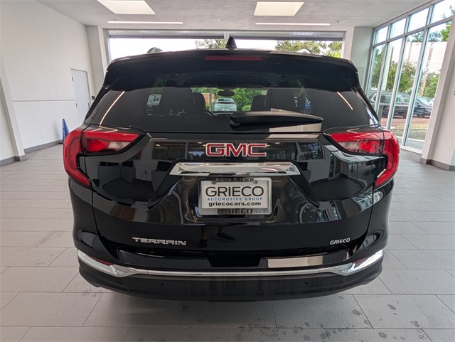 Vehicle image 10 of 34