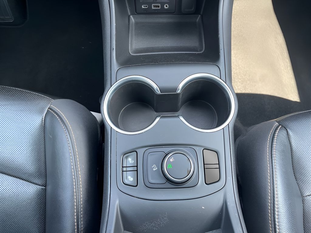 Vehicle image 24 of 30