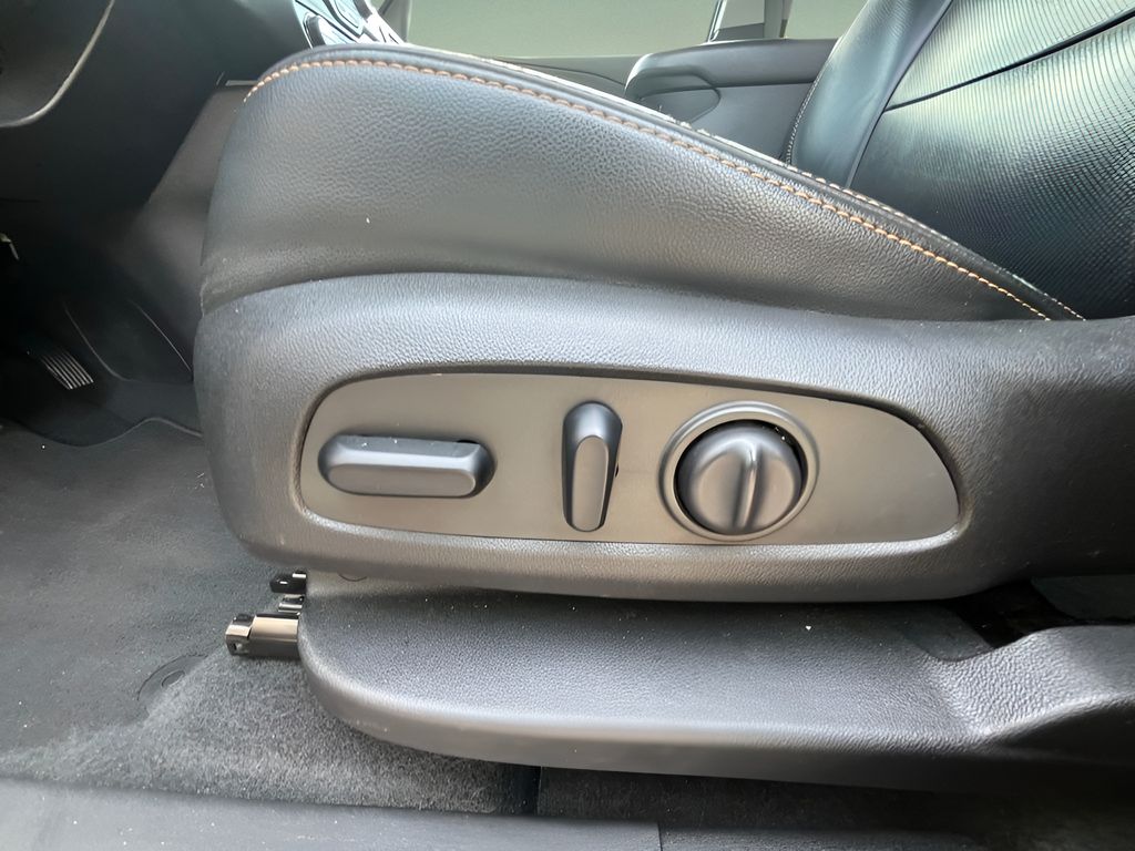 Vehicle image 29 of 30
