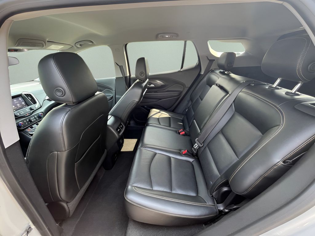 Vehicle image 17 of 30