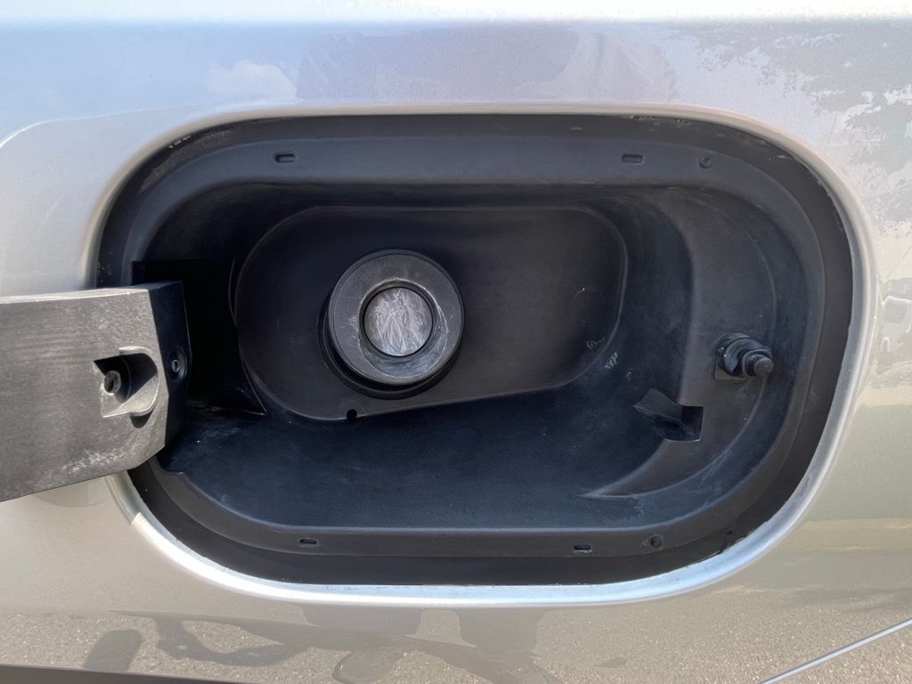 Vehicle image 27 of 30