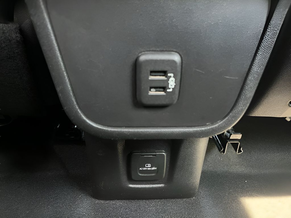 Vehicle image 28 of 30