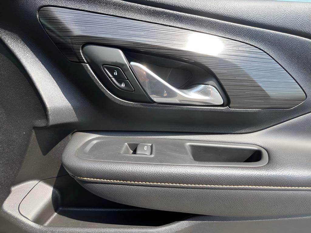 Vehicle image 26 of 30