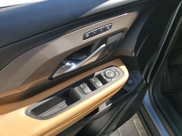Vehicle image 19 of 28