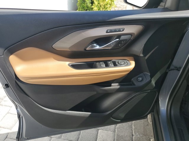 Vehicle image 17 of 28