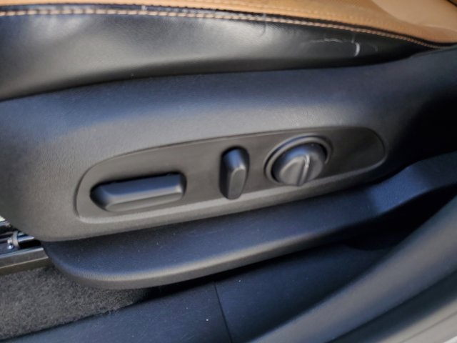 Vehicle image 22 of 28