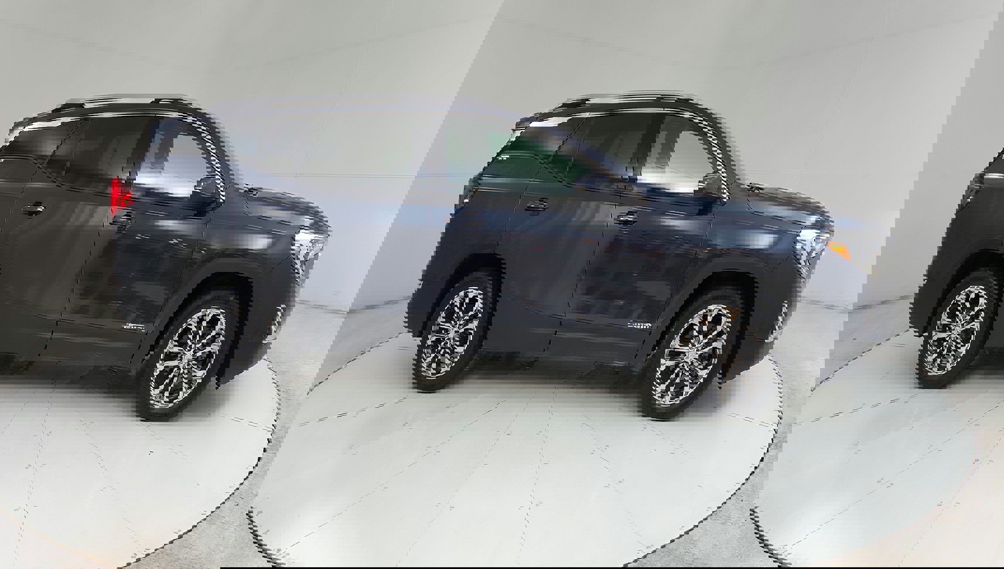 Vehicle image 9 of 34