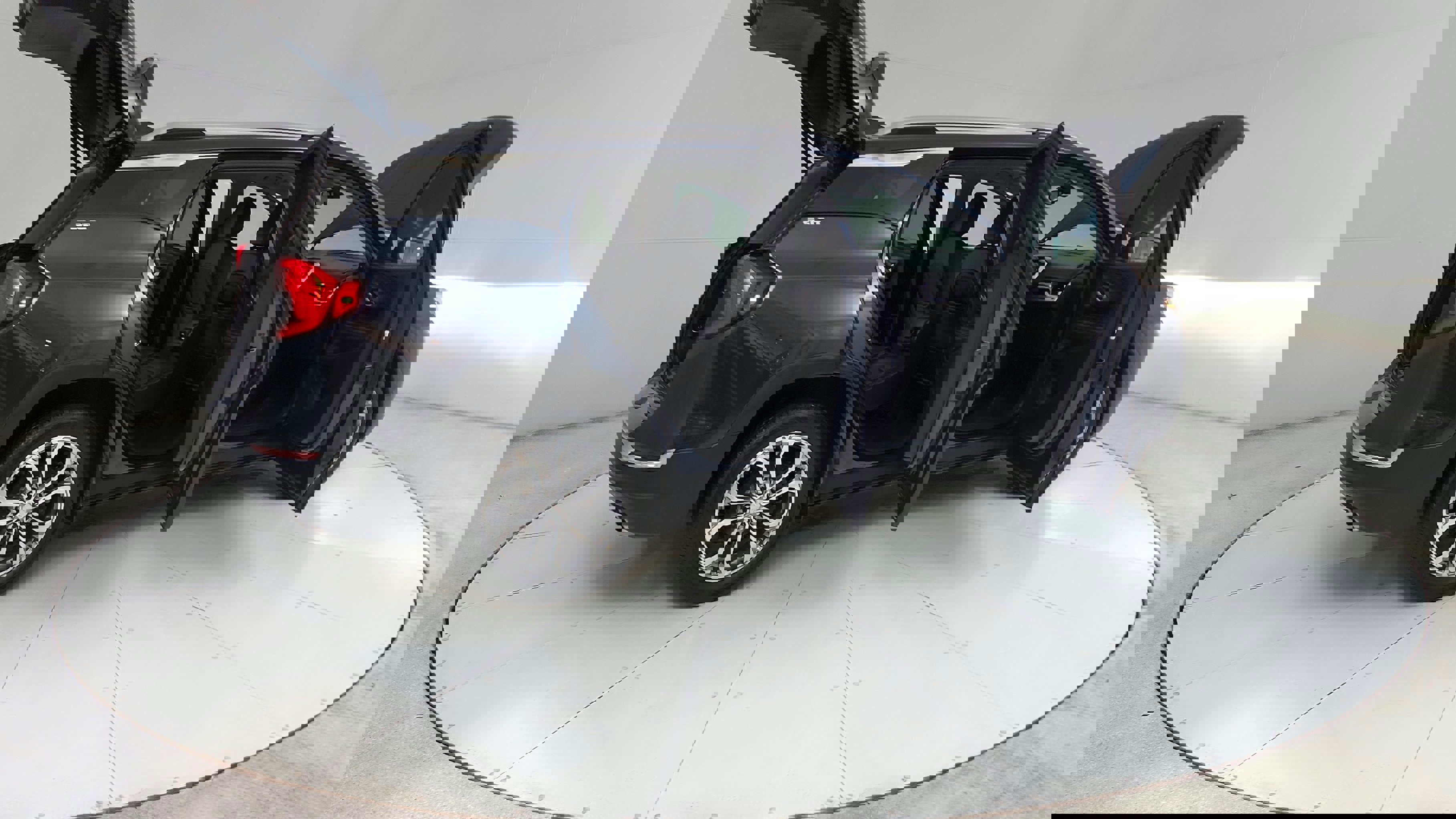 Vehicle image 10 of 34