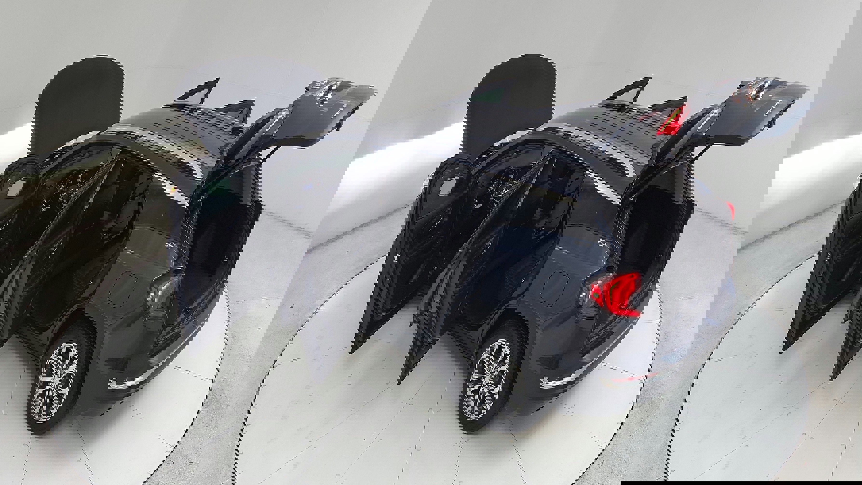 Vehicle image 33 of 34