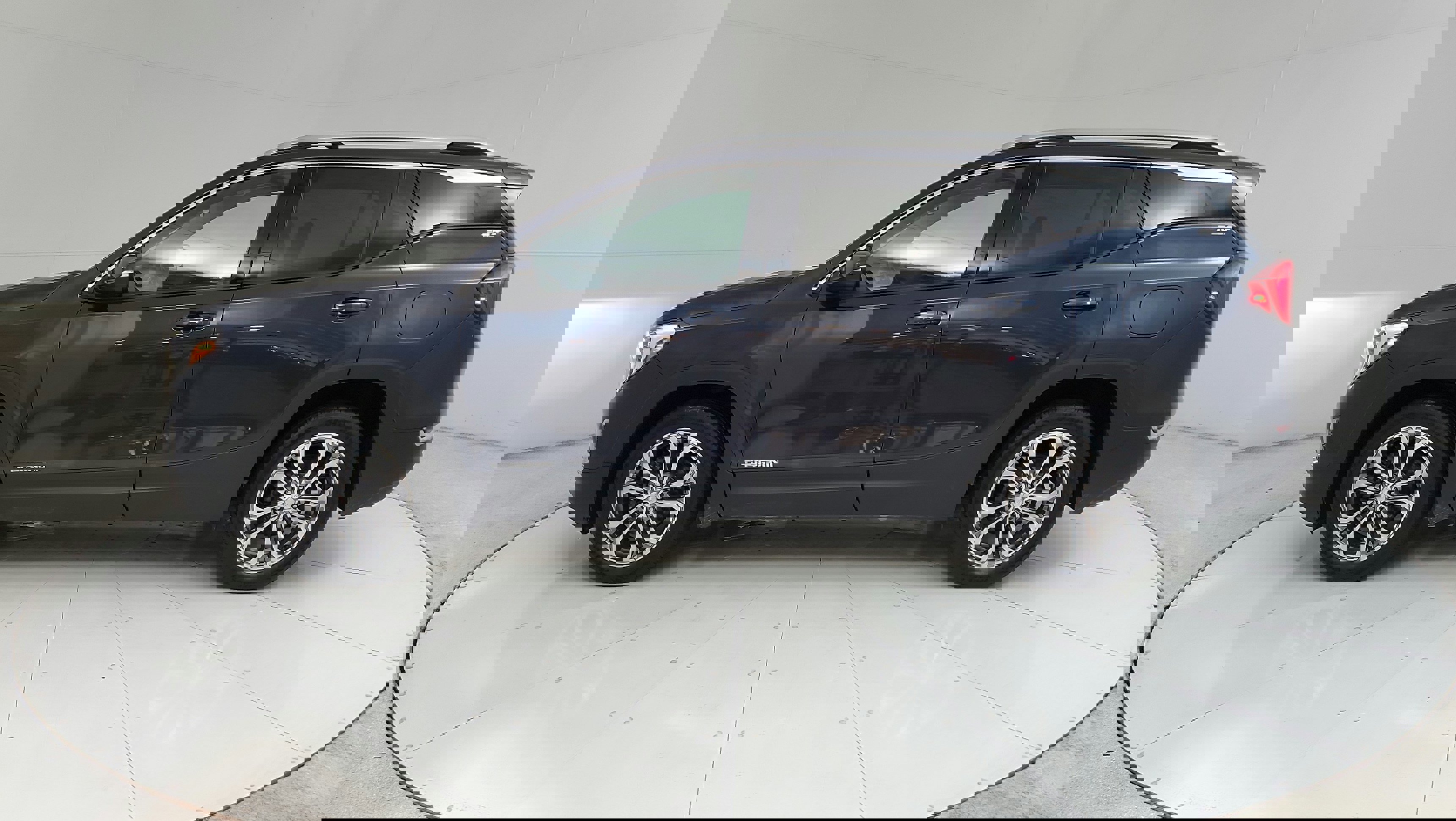 Vehicle image 18 of 34